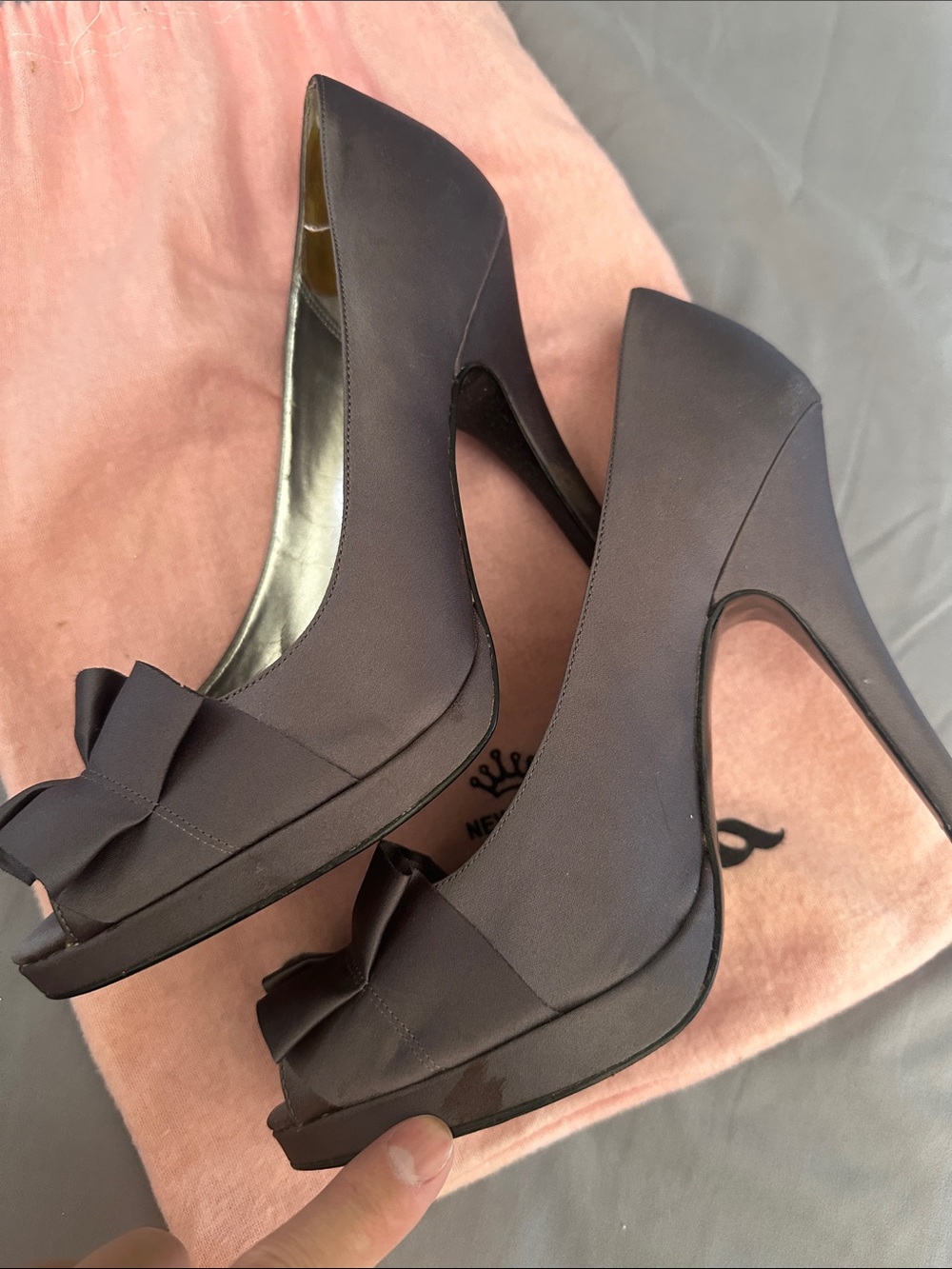 GUC Nina Pumps in Dark Gray with Ruffle Accent - Picture 6 of 8